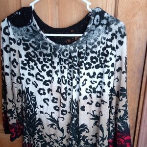 Elegant Black and White Patterned Women's Blouse